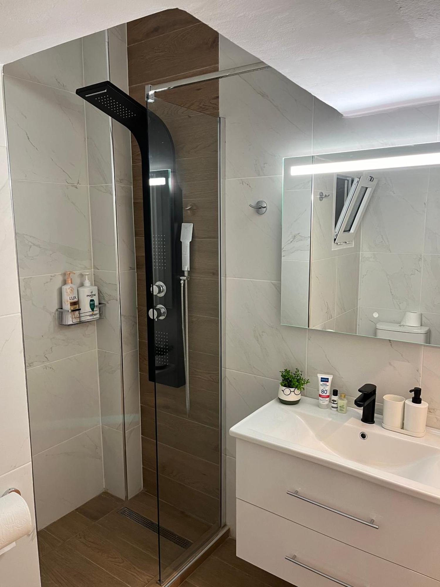 Irene Beach Front Luxury Suite Peraia  Exterior photo