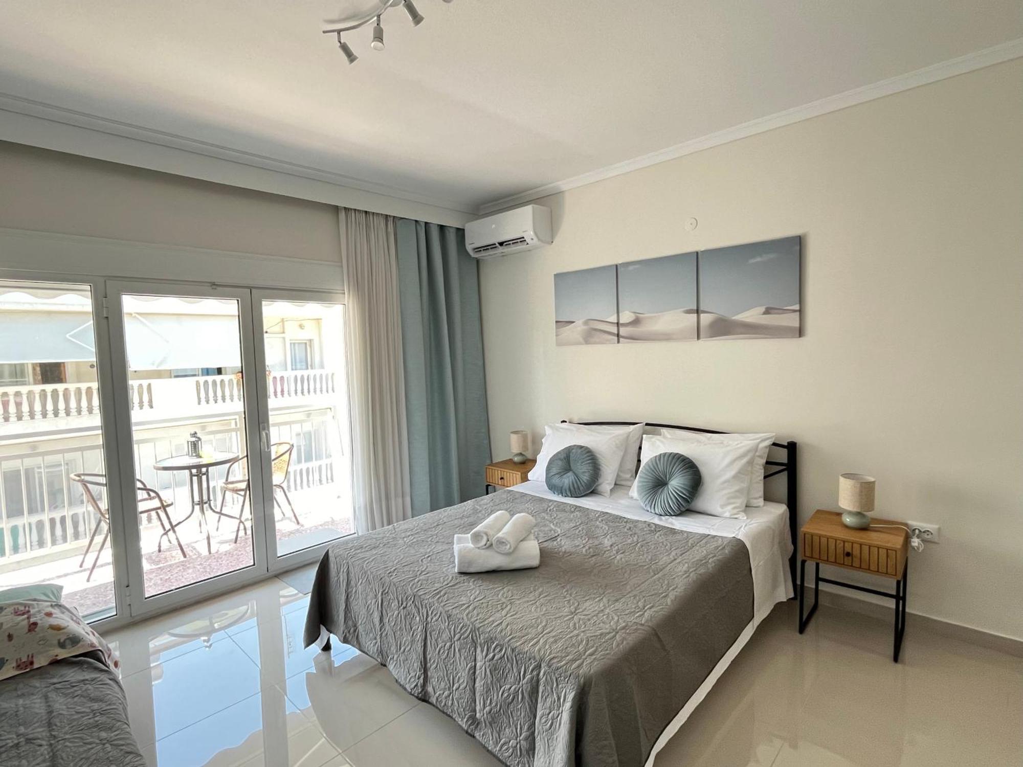 Irene Beach Front Luxury Suite Peraia  Exterior photo
